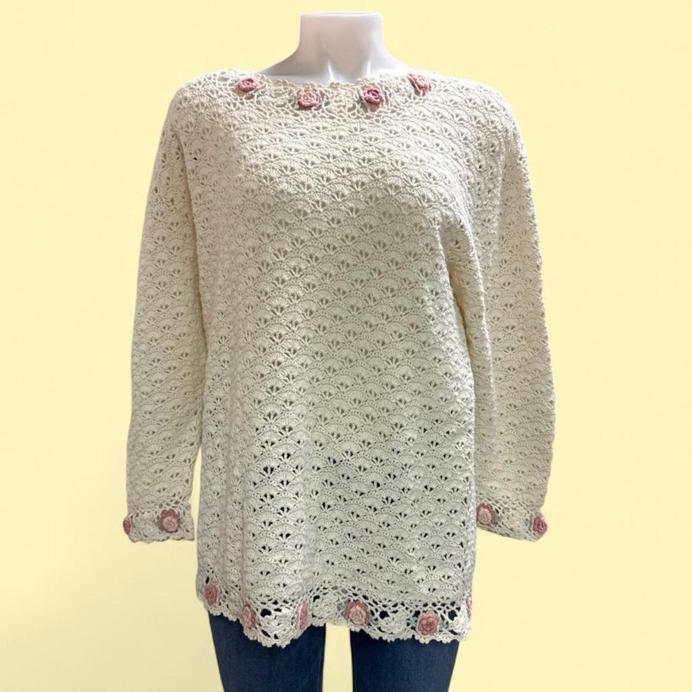 Darling Vintage hand crochet sweater with rosette appliqués